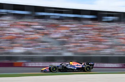 Верстапен успокои феновете си: Не мисля да спирам с Формула 1