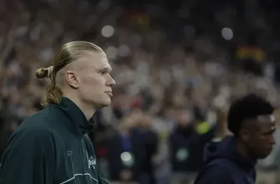 Агентът на Холанд коментира слуховете за трансфер в Барселона