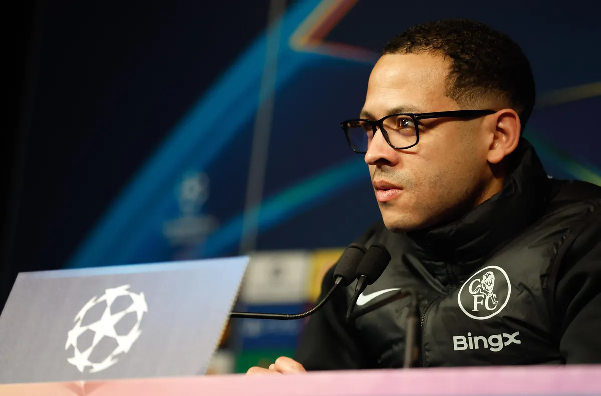 Лиъм Росиниър подкрепи вратарите на Челси