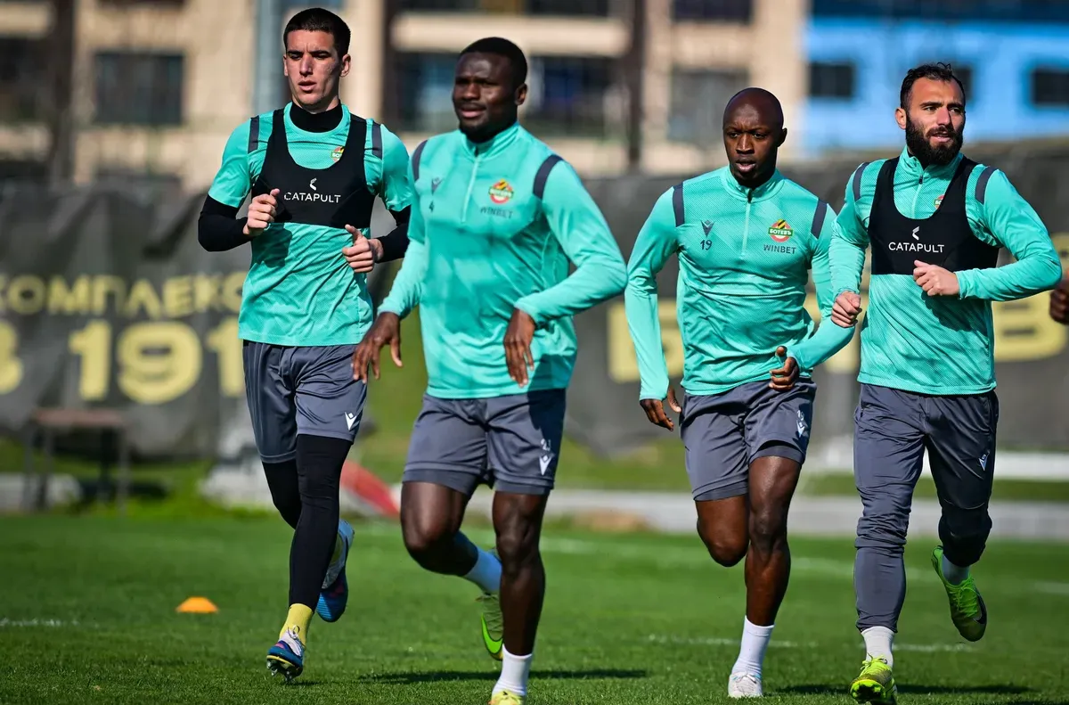 Пряк сблъсък за топ 8 между Ботев Пд и Ботев Вр