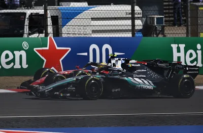 Джордж Ръсел триумфира в спринтовото състезание в Китай