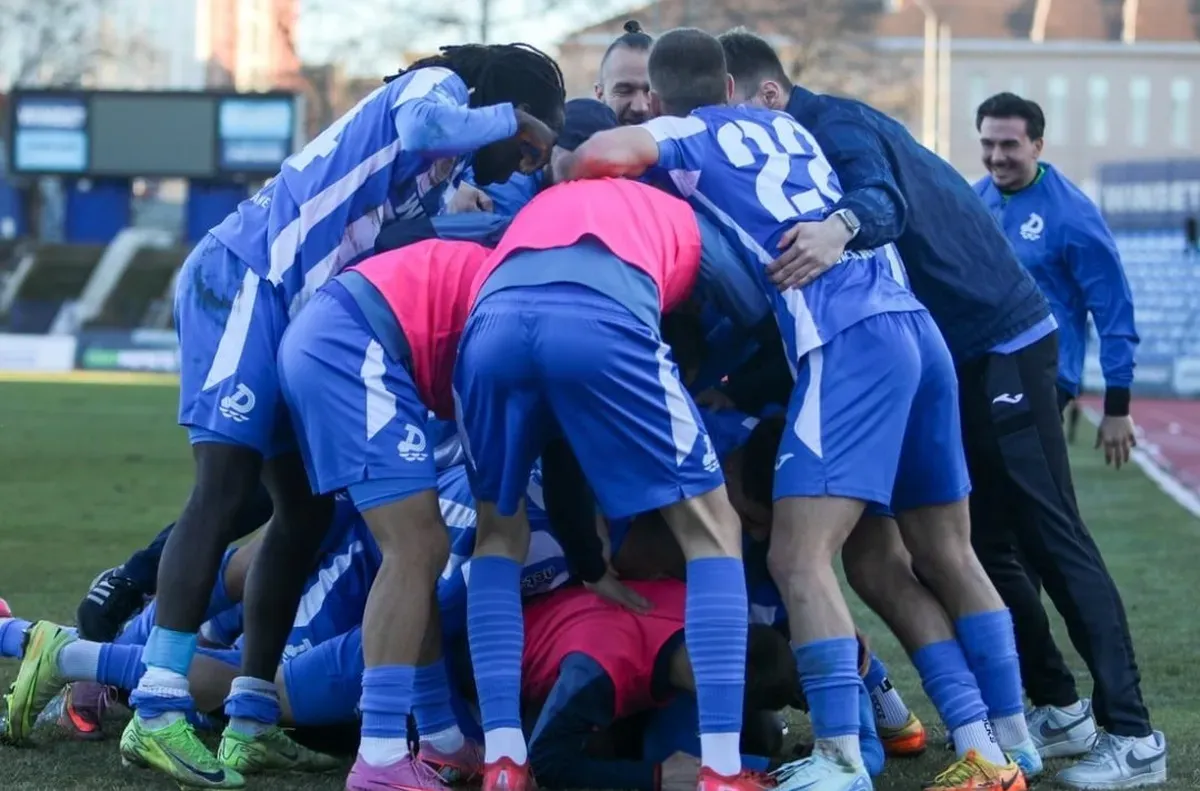 Обзор: Трудна победа на лидера във Втора лига Дунав, Етър би Локомотив (ГО)