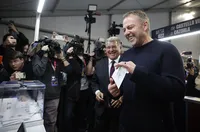 Решено: Флик остава в Барселона