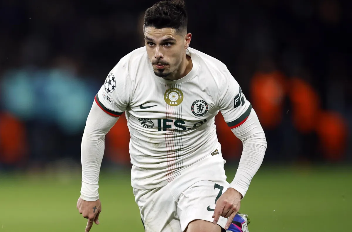 Педро Нето от Челси се размина с наказание от УЕФА