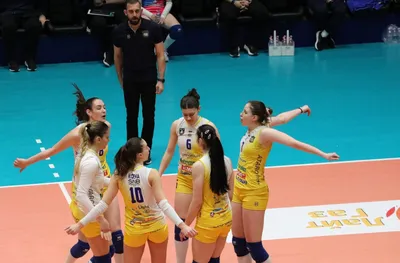 ОБЗОР: Марица стартира успешно в плейофите, ЦСКА, ЦПВК и Левски също бият в НВЛ