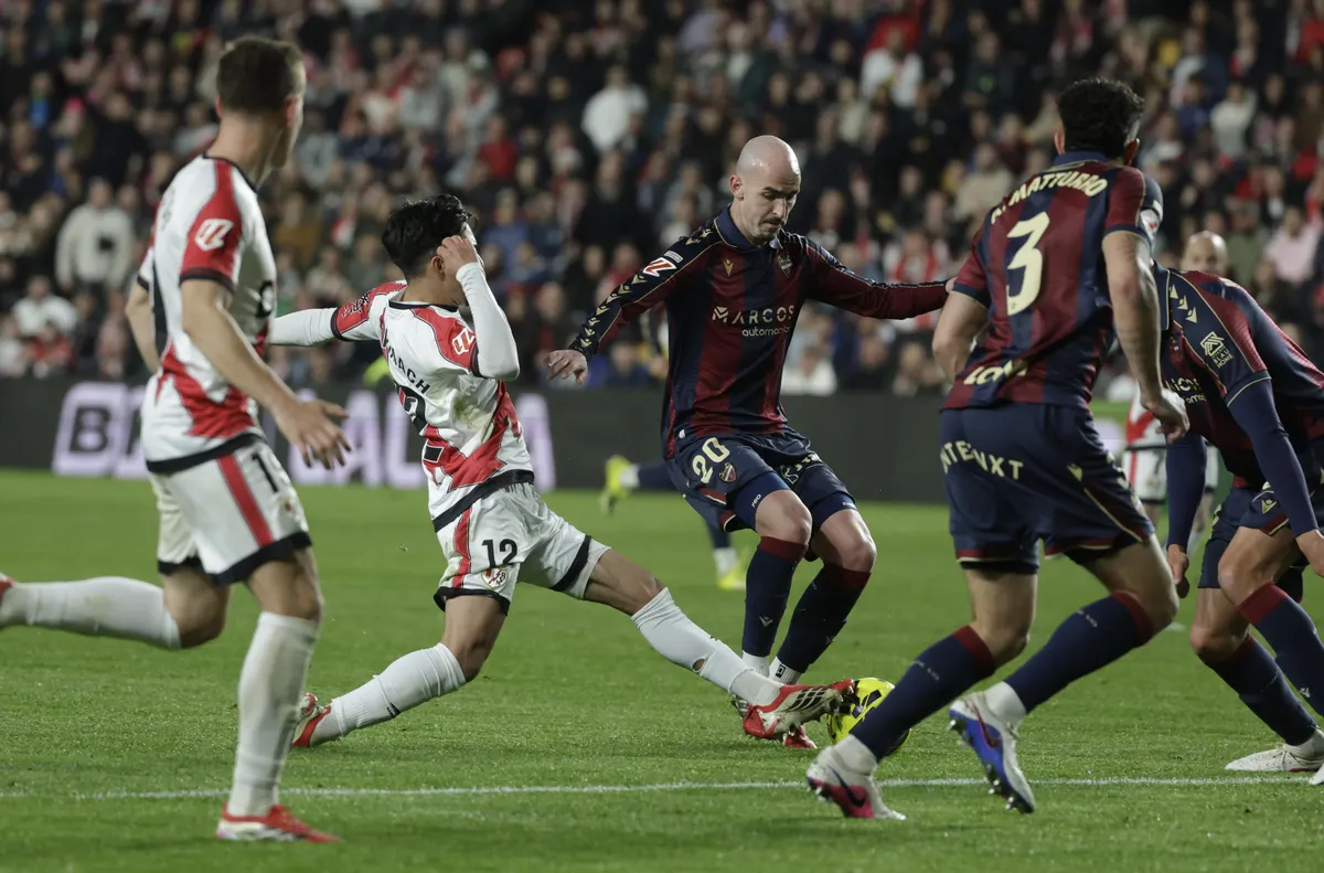 Райо взе точка от Леванте с човек по-малко и гол на резерва в 94-ата минута (ВИДЕО)