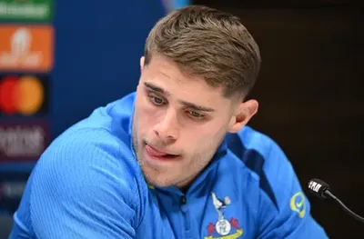 Защитник на Тотнъм гарантира за себераздаването на всички