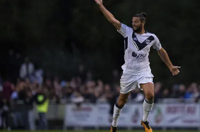 Анди Керъл пое тим от VI дивизия