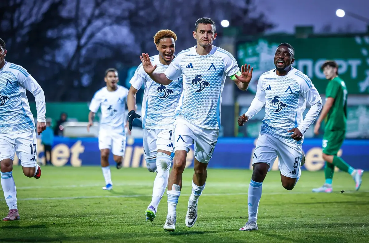 Играчите на водача в Първа лига Левски ще имат двоен