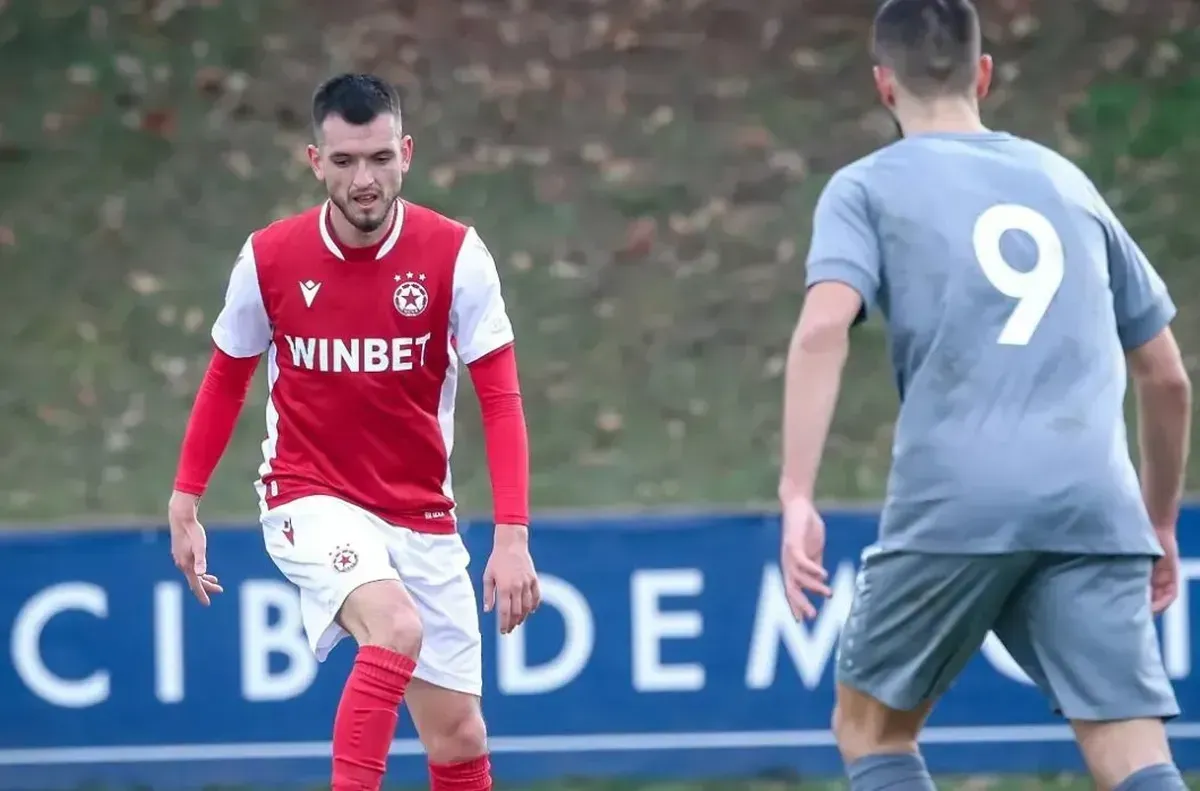 Янев реабилитира защитник