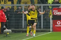 Младок подписа професионален договор с Борусия Дортмунд