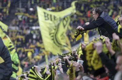 Над 150 фена бяха арестувани след сбиване между привърженици на Борусия Дортмунд и Хамбургер