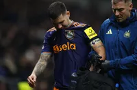 Изолираха една от звездите на Нюкасъл заради сериозно заболяване