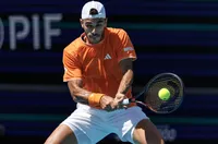 Медведев и Оже-Алиасим отпаднаха в Маями