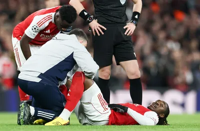 Арсенал изгуби Езе за месец