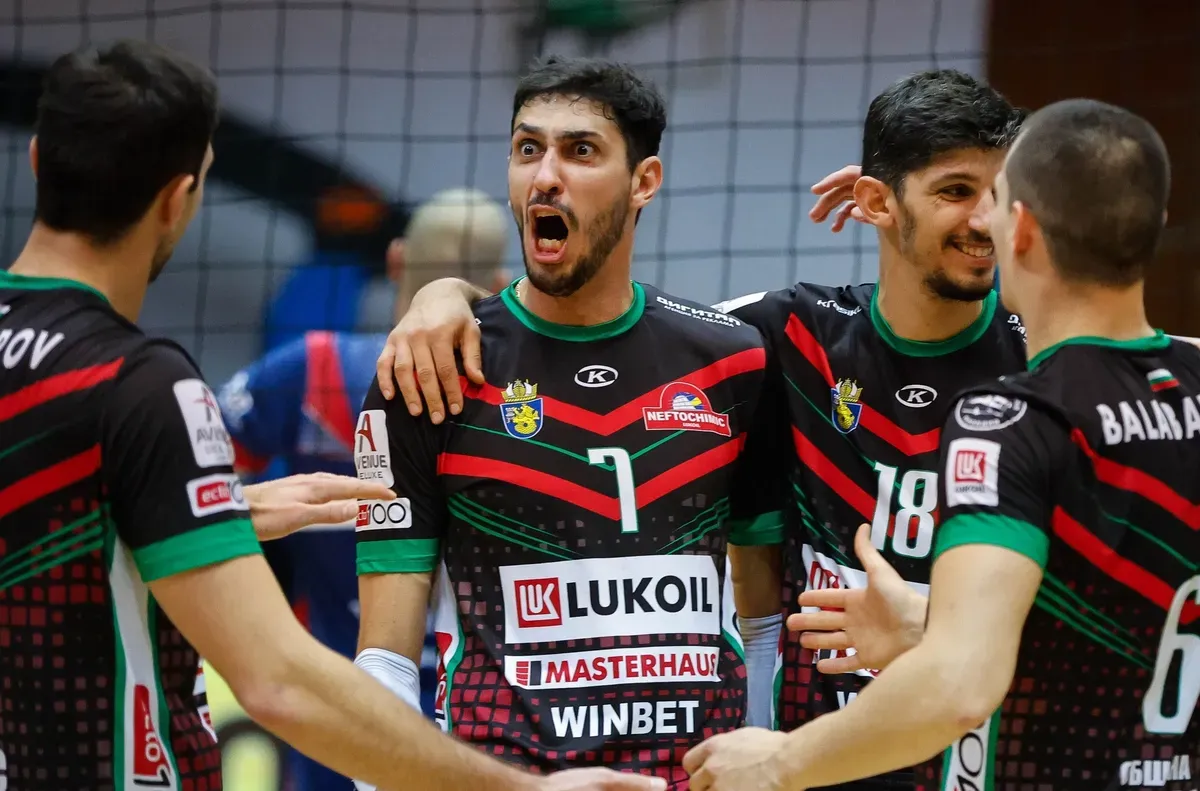 Нефтохимик 2010 обърна Дея спорт за място на полуфиналите