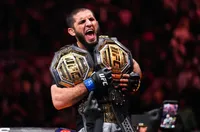 Ислам Махачев се завръща в октагона през август?