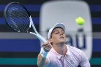 Синер с експресна победа над Тиафо