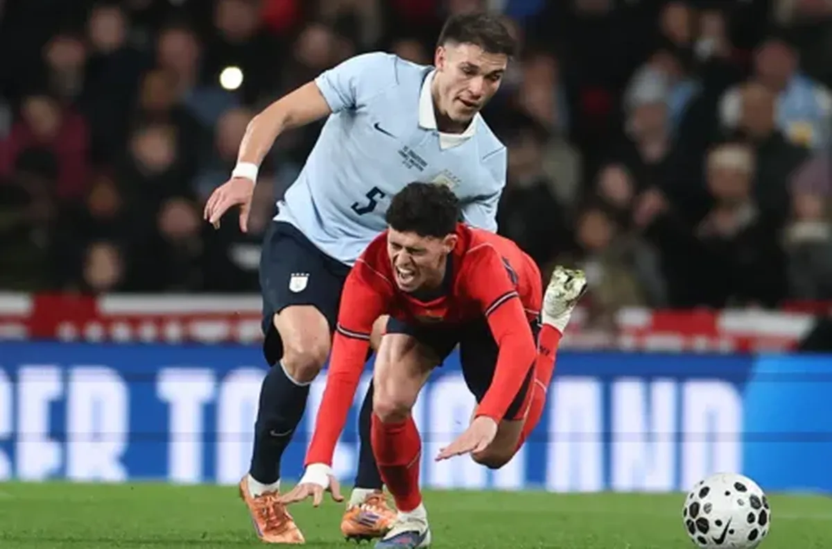 Бен Уайт едноврменно герой и грешник за трите лъва Англия