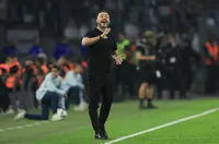 Обединение на феновете на Тотнъм срещу Де Дзерби