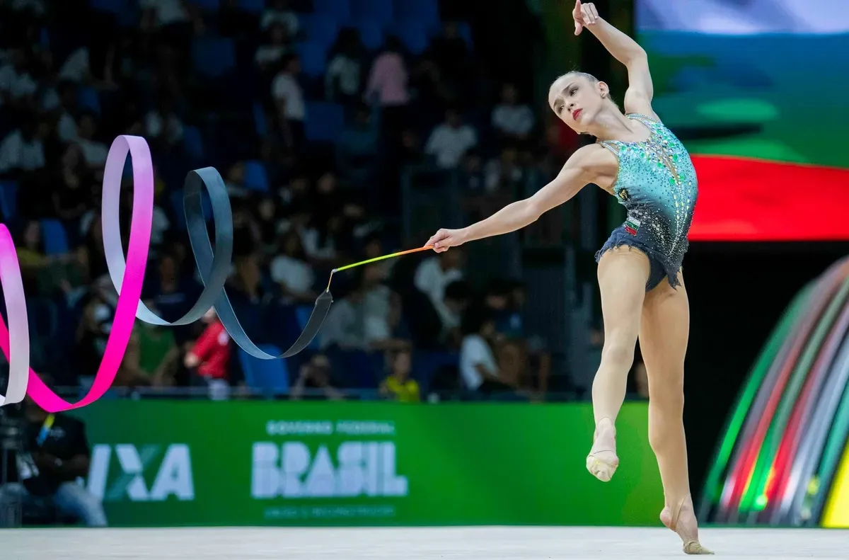 Стилияна Николова поведе в многобоя на Световната купа в София