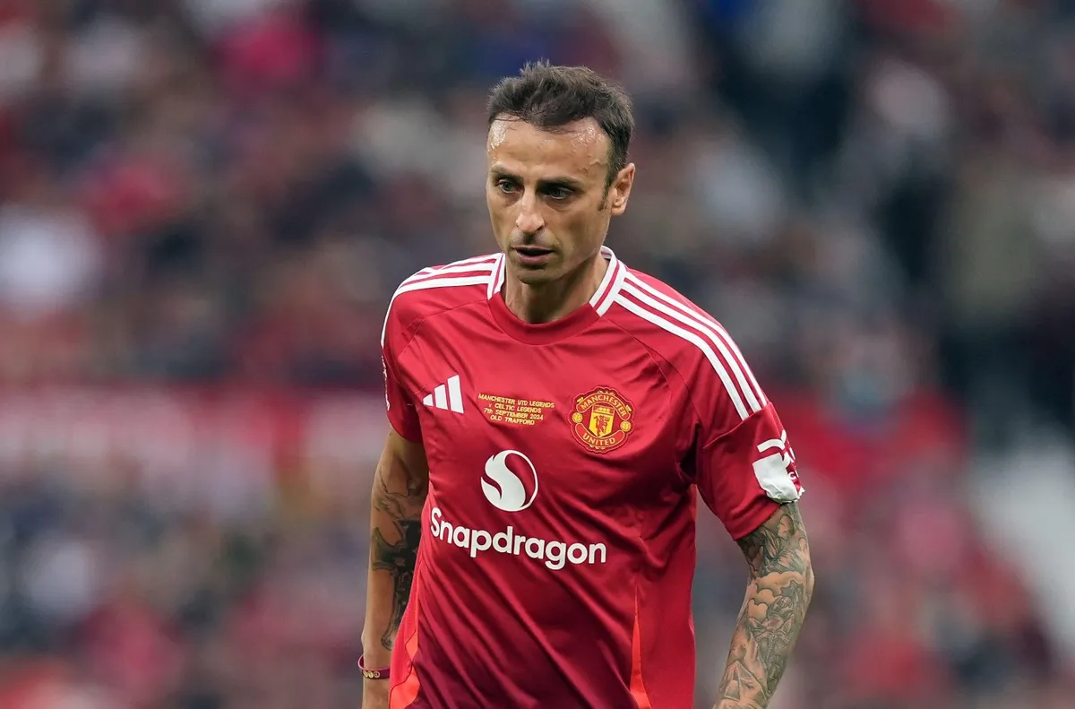 Бербатов игра отново за Манчестър Юнайтед и пропусна дузпа