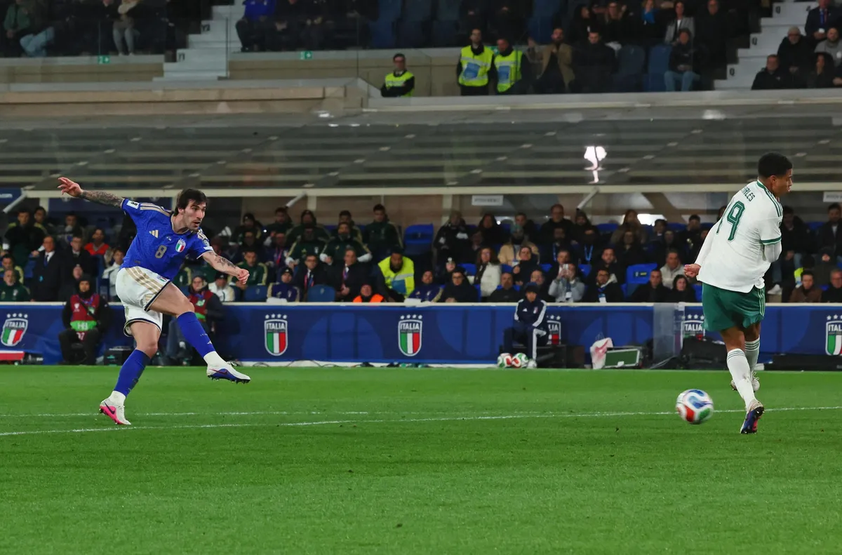 Манчестър Юнайтед е потвърдил интереса си към Сандро Тонали