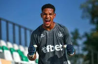 Вратарят на Монтана герой за Кабо Верде - спаси две дузпи