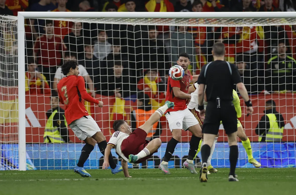 Кабаков показа червен картон на Египет, но не помогна на Испания (ВИДЕО)