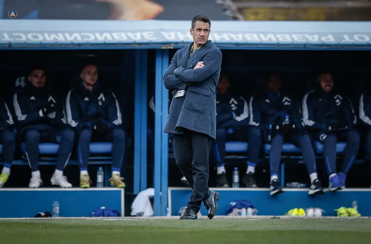 Хулио Веласкес готви трансферен списък