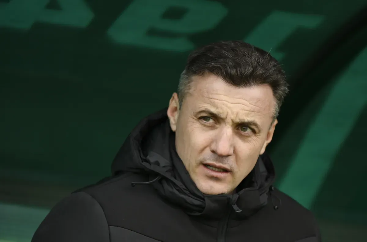 Генчев скастри свой футболист за червения картон срещу Локо (Пд)