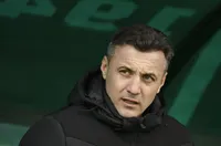 Генчев скастри свой футболист за червения картон срещу Локо (Пд)