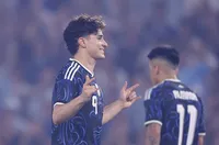 Барселона не се отказва от Хулиан Алварес