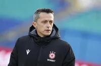 Янев пази двама за дербито