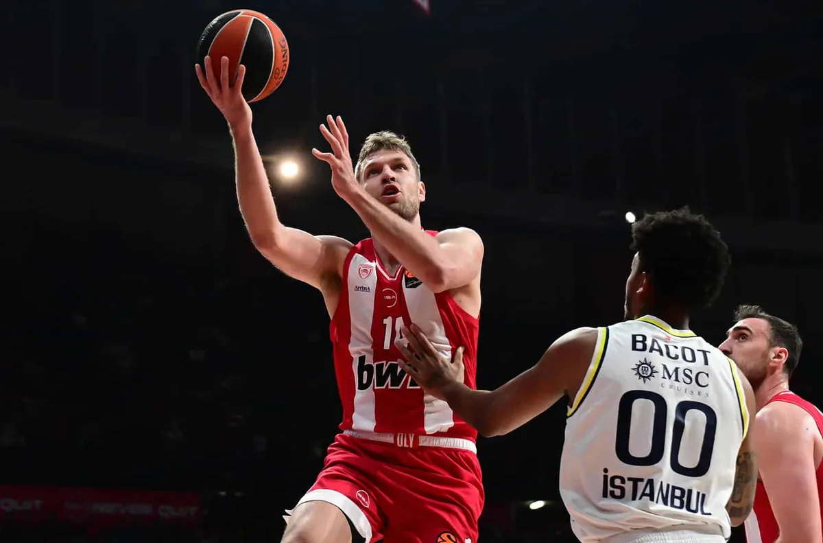 Везенков поведе Олимпиакос към разгром над Реал (Мадрид) в Евролигата (ВИДЕО)