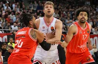 Везенков и Олимпиакос биха Апоел Тел Авив в София