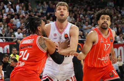 Везенков и Олимпиакос биха Апоел Тел Авив в София