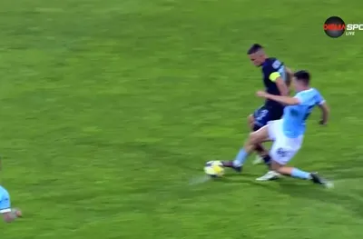 Нов скандал! Безумен червен картон помогна на Левски (ВИДЕО)