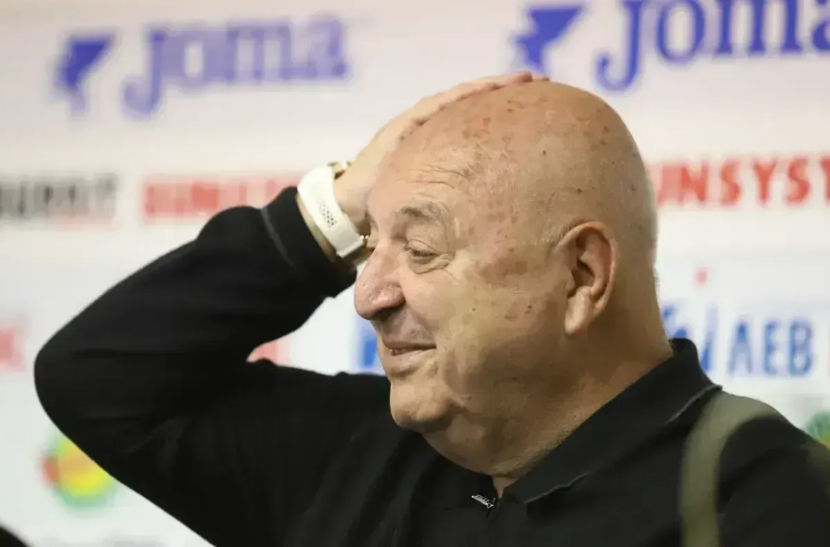 Венци Стефанов иронизира статута на Галин Иванов като легенда на Славия