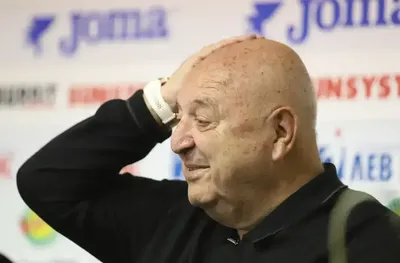 Венци Стефанов иронизира статута на Галин Иванов като легенда на Славия