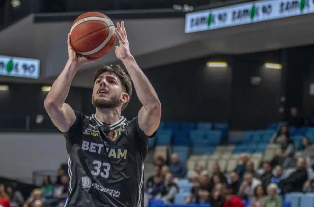 Локомотив ликува в баскетболното пловдивско дерби