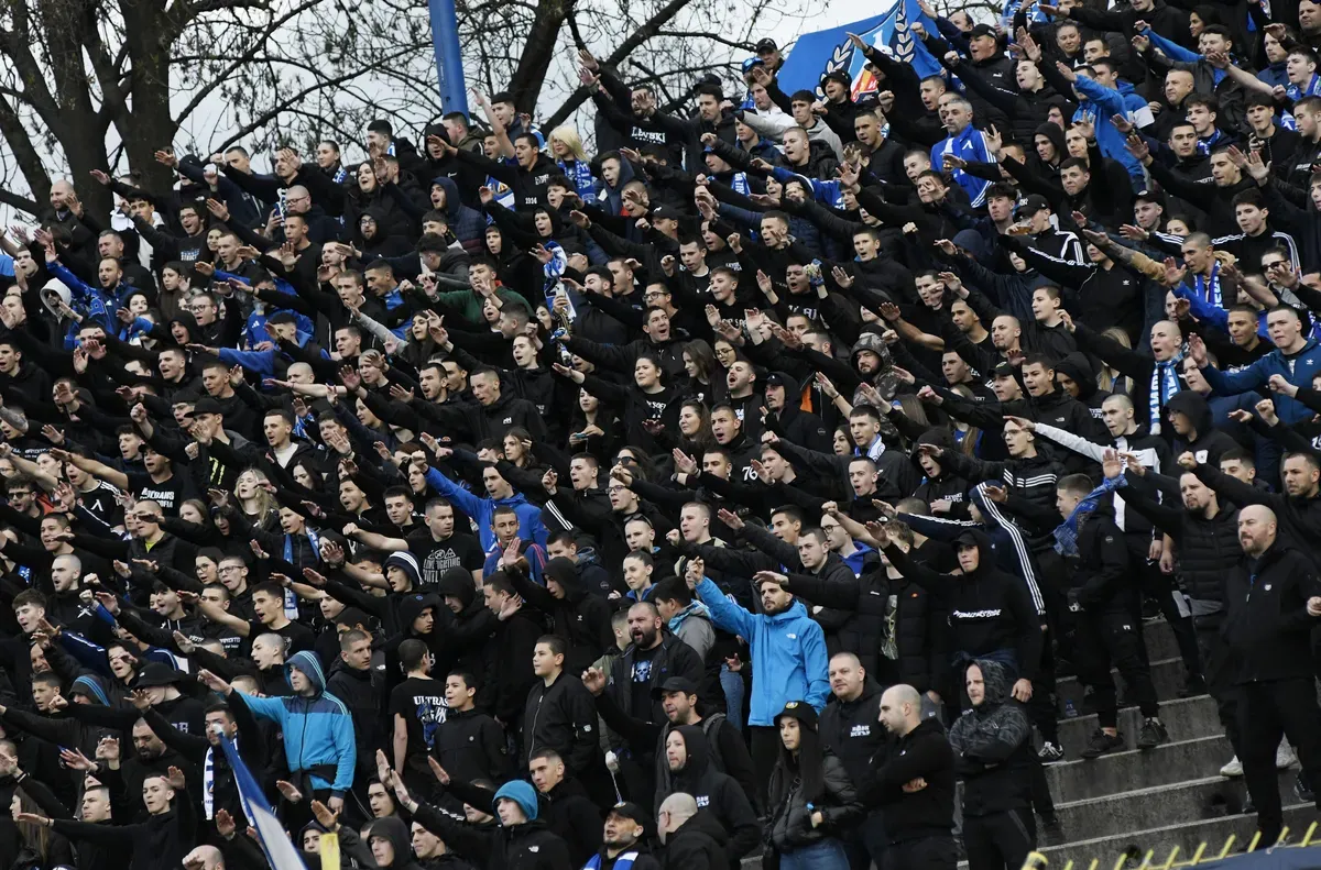 Шествието на феновете на Левски тръгва още в 13,00 часа