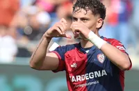 Еспозито върна усмивките в Сардиния