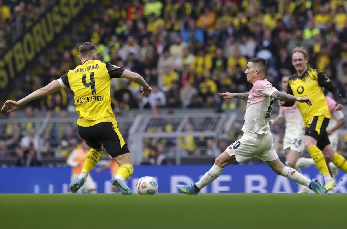 Байер смълча "Сигнал Идуна Парк"(ВИДЕО)