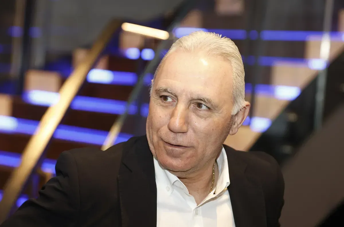 Стоичков: Нека има здраве, радост и повече усмивки във всеки дом