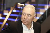 Стоичков: Нека има здраве, радост и повече усмивки във всеки дом