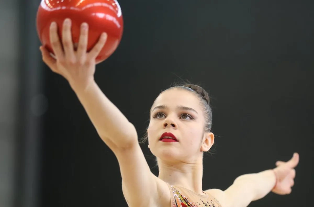 Дара Стоянова се класира шеста на обръч в Ташкент