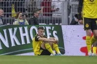 Феновете на Борусия освиркаха капитана си