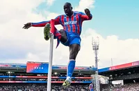 Кристъл Палас обърна Нюкасъл с дузпа в добавеното време