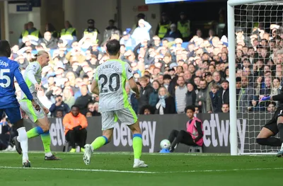 Класически Сити отнесе Челси и вече диша във врата на Арсенал